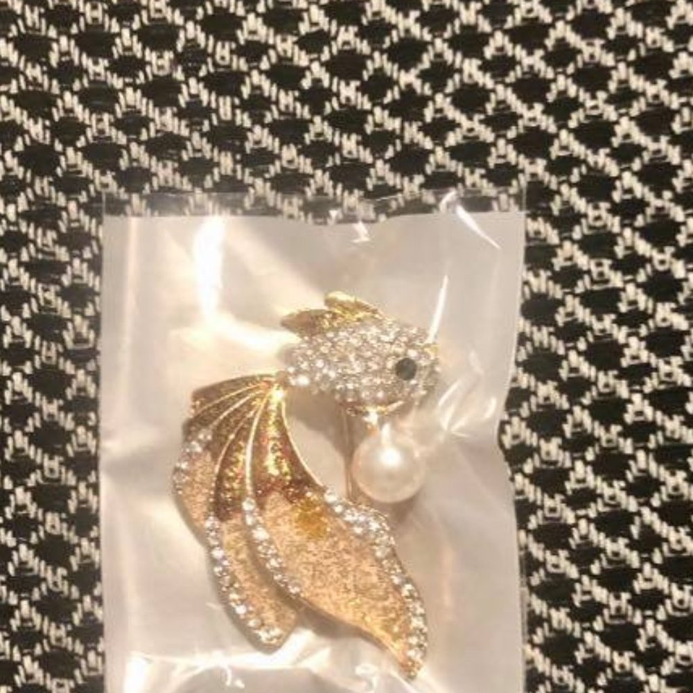 NIB Goldfish Brooch